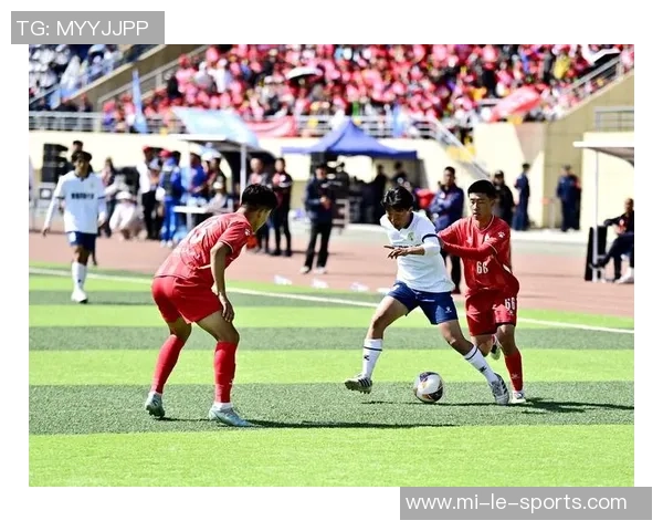 杭十三中足球队奋勇拼搏展现青春风采助力校园体育文化发展