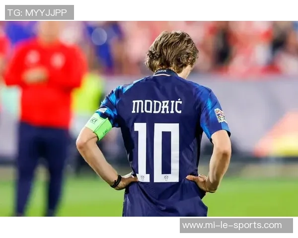 罗伊斯在天下足球的辉煌历程与不屈精神展现了足球的魅力与坚持的力量