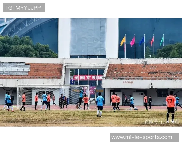 襄阳足球联赛盛况空前各队争相角逐展现激情与实力 襄阳足球联赛盛况空前各队争相角逐展现激情与实力